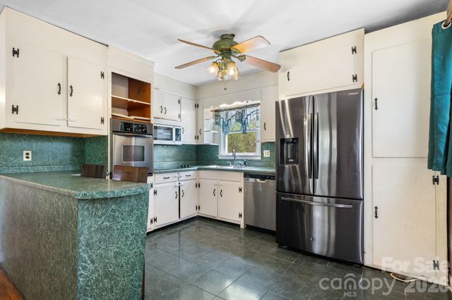 2525 Old Trenton Place, Lenoir, NC 28645