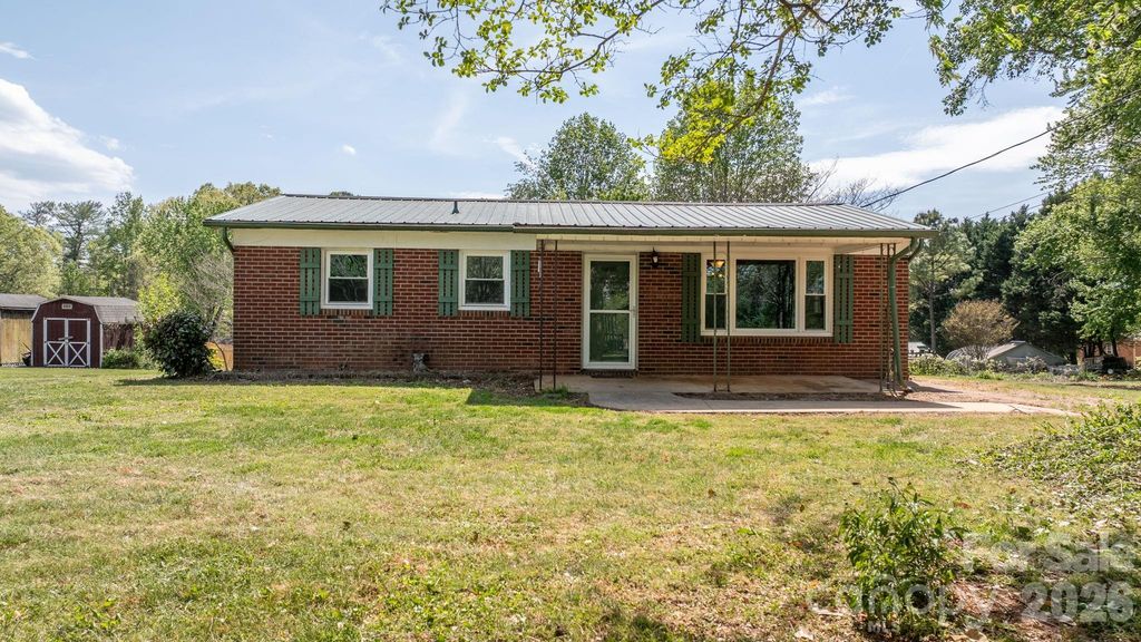 2525 Old Trenton Place, Lenoir, NC 28645