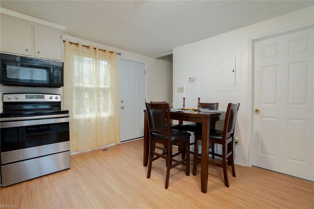 327 Settlers Landing RD, Hampton, VA 23669