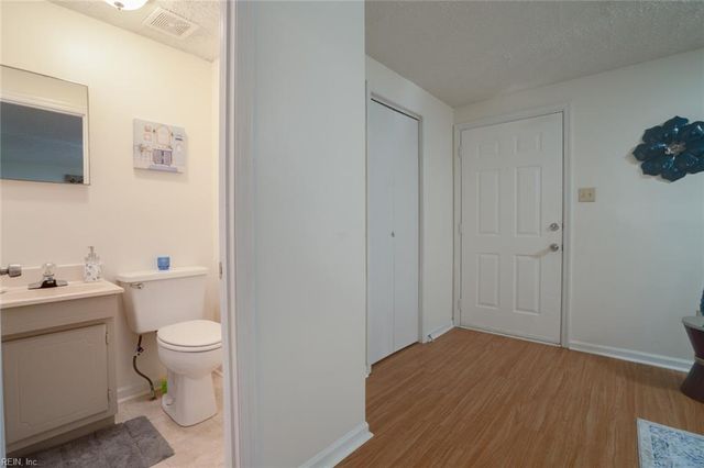 327 Settlers Landing RD, Hampton, VA 23669