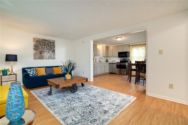 327 Settlers Landing RD, Hampton, VA 23669