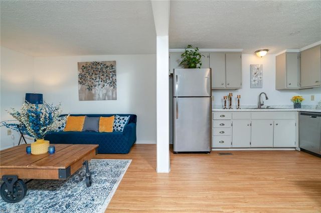 327 Settlers Landing RD, Hampton, VA 23669