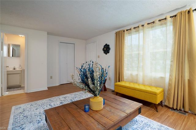 327 Settlers Landing RD, Hampton, VA 23669