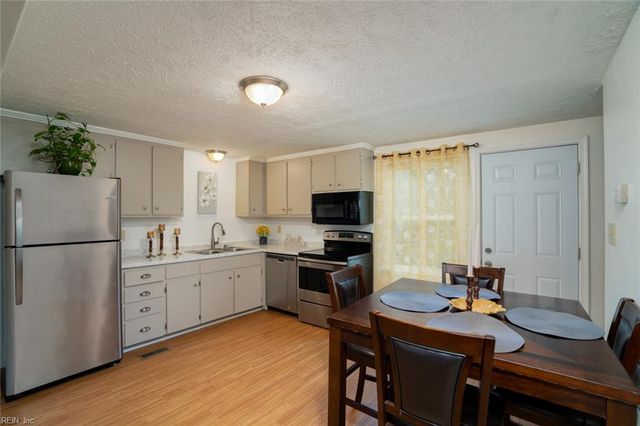 327 Settlers Landing RD, Hampton, VA 23669