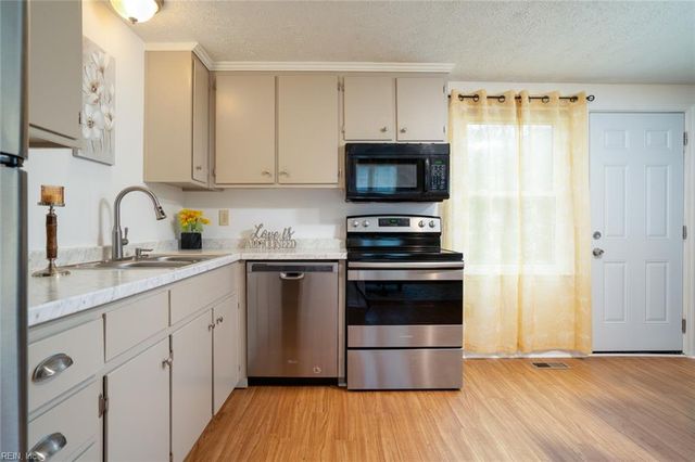 327 Settlers Landing RD, Hampton, VA 23669