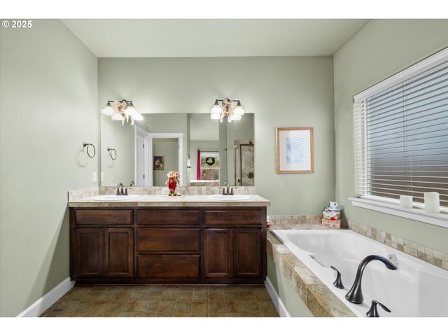 21281 BELLFLOWER Pl, Bend, OR 97702