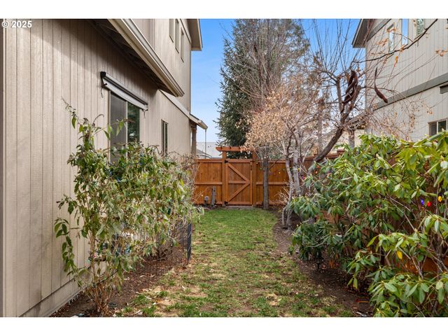 21281 BELLFLOWER Pl, Bend, OR 97702