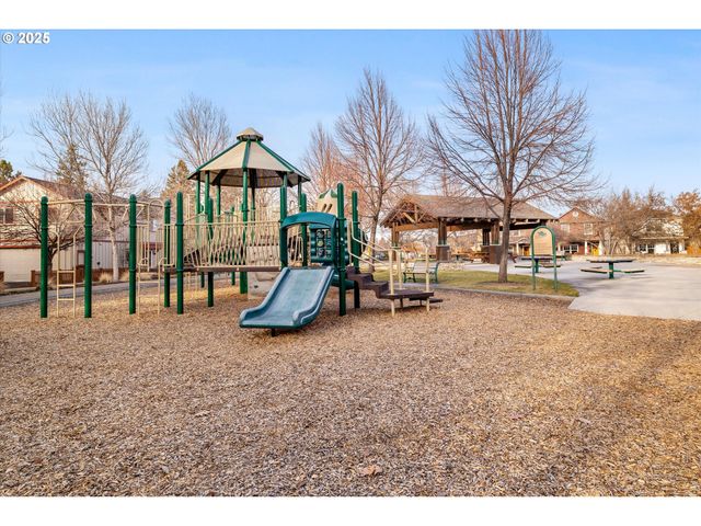 21281 BELLFLOWER Pl, Bend, OR 97702