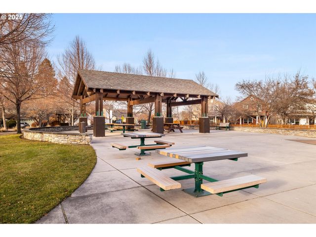 21281 BELLFLOWER Pl, Bend, OR 97702