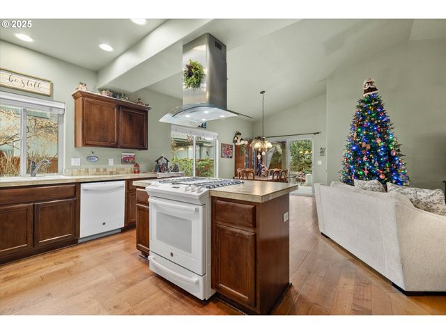 21281 BELLFLOWER Pl, Bend, OR 97702