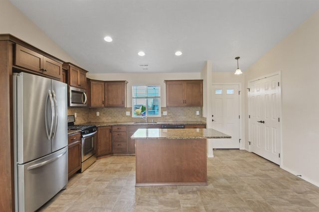 902 S Bogen Ct, Airway Heights, WA 99224