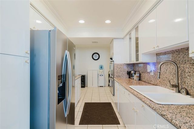 750 S Spaulding Avenue 332, Los Angeles, CA 90036