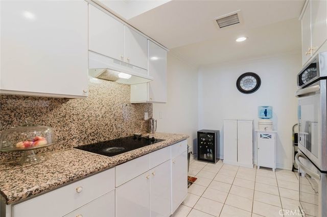 750 S Spaulding Avenue 332, Los Angeles, CA 90036