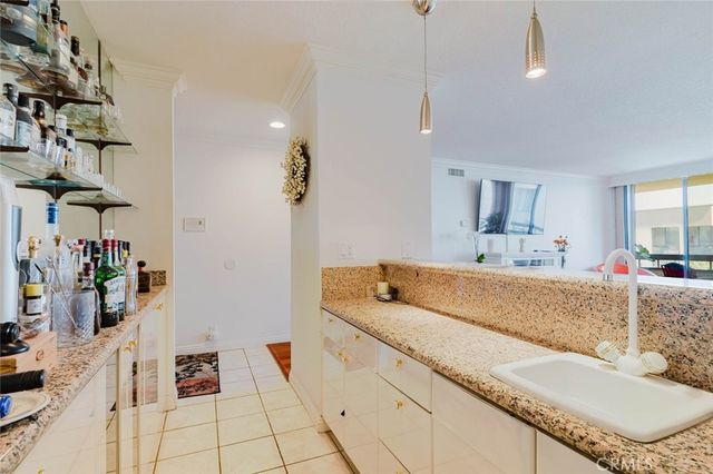 750 S Spaulding Avenue 332, Los Angeles, CA 90036