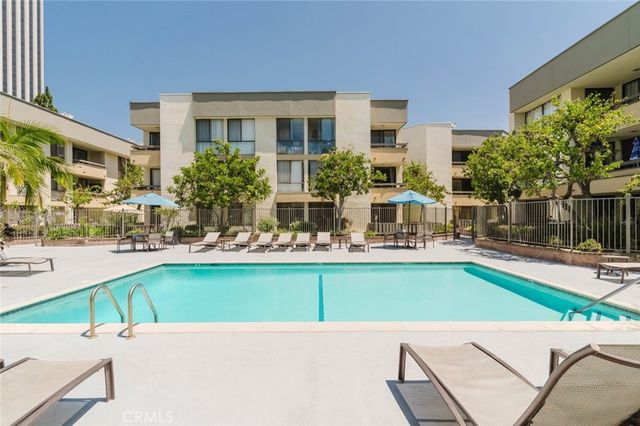 750 S Spaulding Avenue 332, Los Angeles, CA 90036