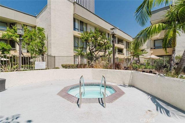 750 S Spaulding Avenue 332, Los Angeles, CA 90036