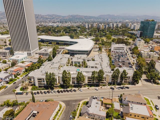 750 S Spaulding Avenue 332, Los Angeles, CA 90036