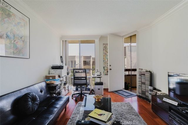 750 S Spaulding Avenue 332, Los Angeles, CA 90036