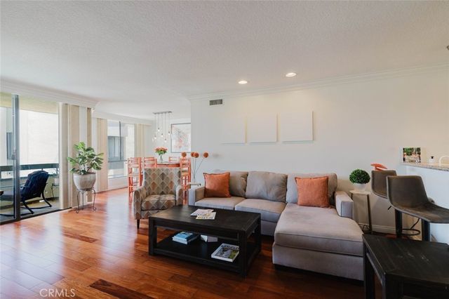 750 S Spaulding Avenue 332, Los Angeles, CA 90036