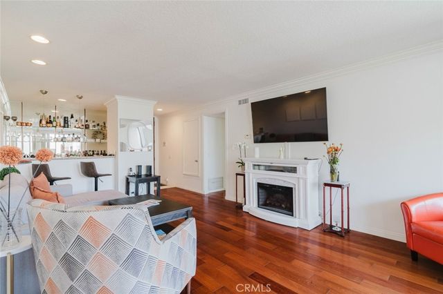 750 S Spaulding Avenue 332, Los Angeles, CA 90036
