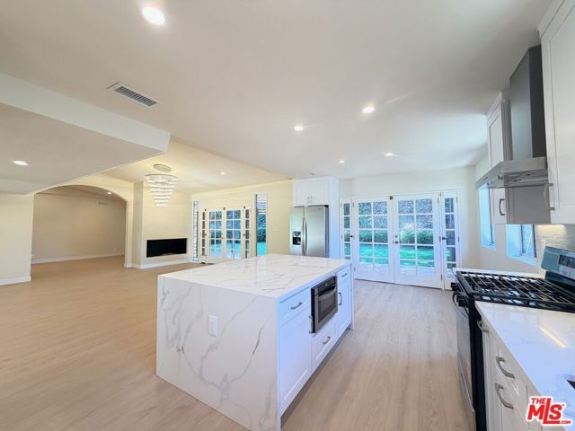 2000 San Ysidro Drive, Beverly Hills, CA 90210