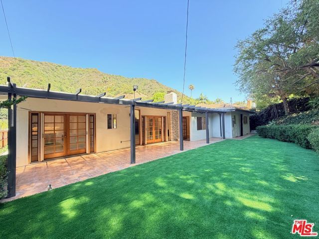 2000 San Ysidro Drive, Beverly Hills, CA 90210