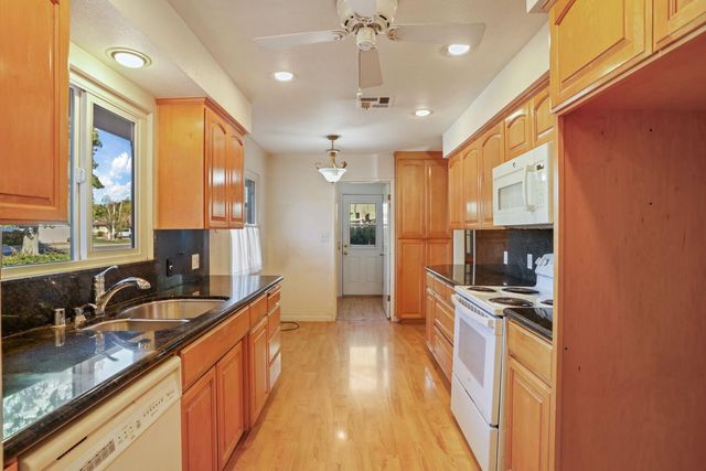 1532 Burnside Way, Stockton, CA 95207