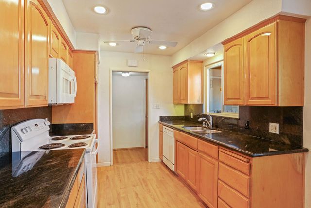 1532 Burnside Way, Stockton, CA 95207