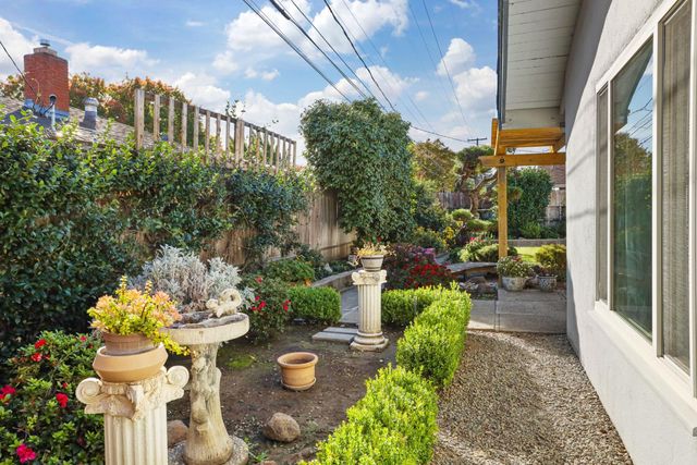 1532 Burnside Way, Stockton, CA 95207