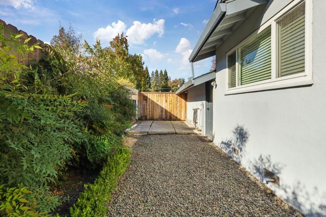 1532 Burnside Way, Stockton, CA 95207