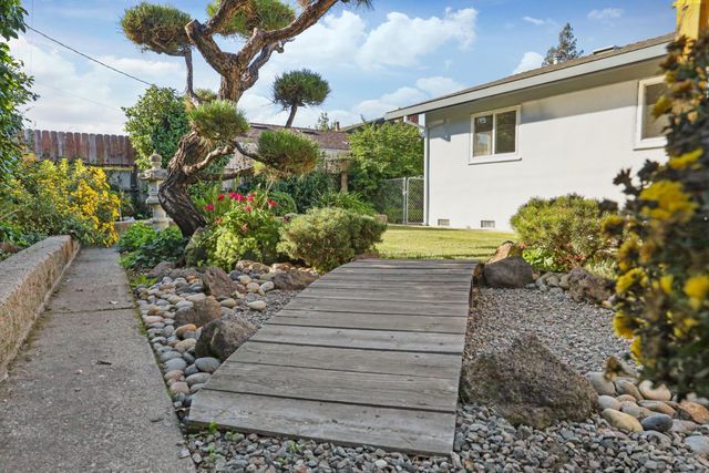 1532 Burnside Way, Stockton, CA 95207