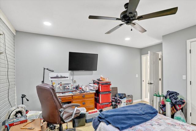 6535 Farm Road 1245, Aurora, MO 65605