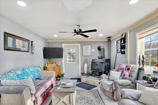 6535 Farm Road 1245, Aurora, MO 65605