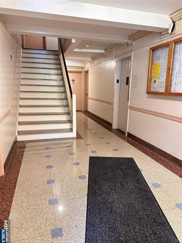 411 Park Place 3H, Fort Lee, NJ 07024