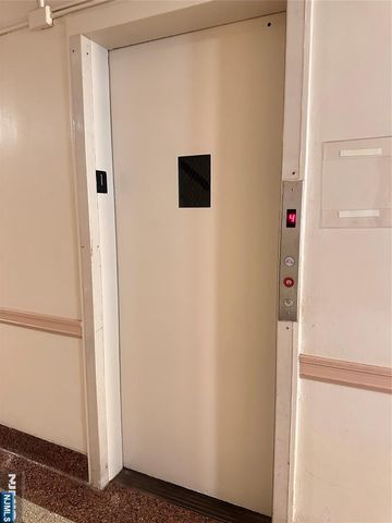 411 Park Place 3H, Fort Lee, NJ 07024