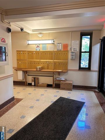 411 Park Place 3H, Fort Lee, NJ 07024