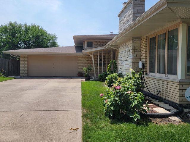 6715 W Wyandot Drive, Palos Heights, IL 60463