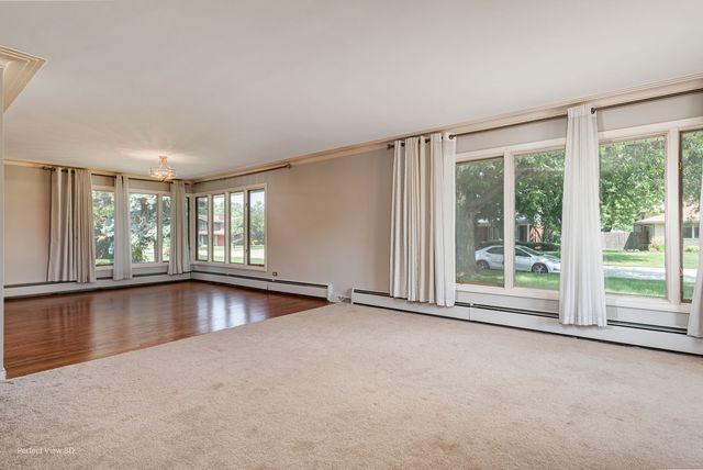 6715 W Wyandot Drive, Palos Heights, IL 60463