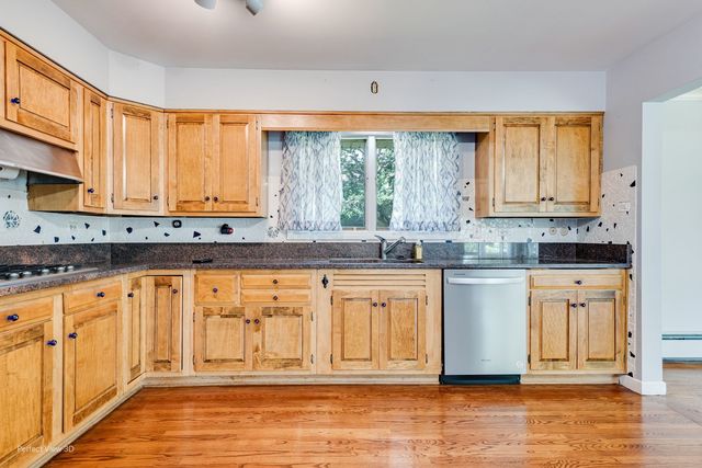 6715 W Wyandot Drive, Palos Heights, IL 60463