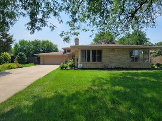 6715 W Wyandot Drive, Palos Heights, IL 60463