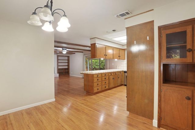 1021 S Mills Ave, Lodi, CA 95242