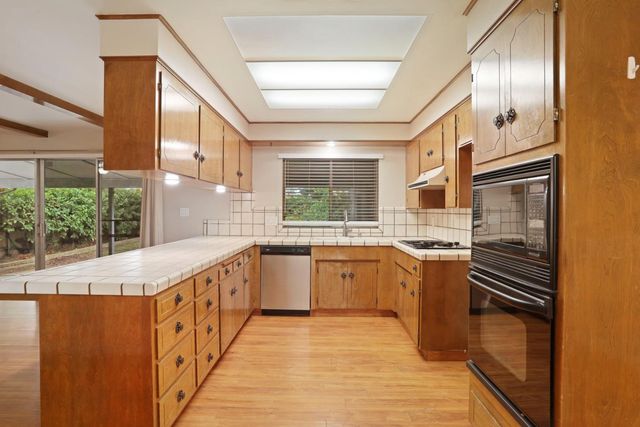 1021 S Mills Ave, Lodi, CA 95242