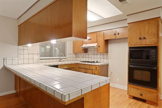 1021 S Mills Ave, Lodi, CA 95242