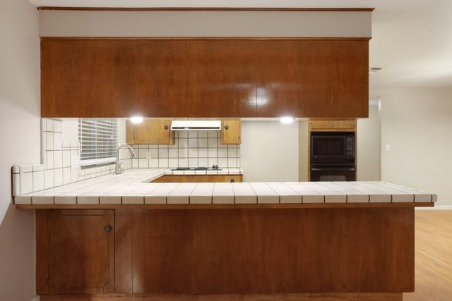 1021 S Mills Ave, Lodi, CA 95242