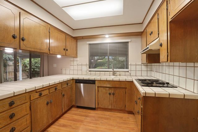 1021 S Mills Ave, Lodi, CA 95242