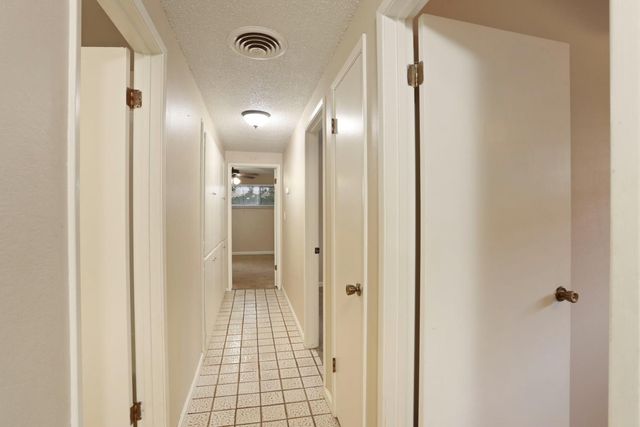 1021 S Mills Ave, Lodi, CA 95242