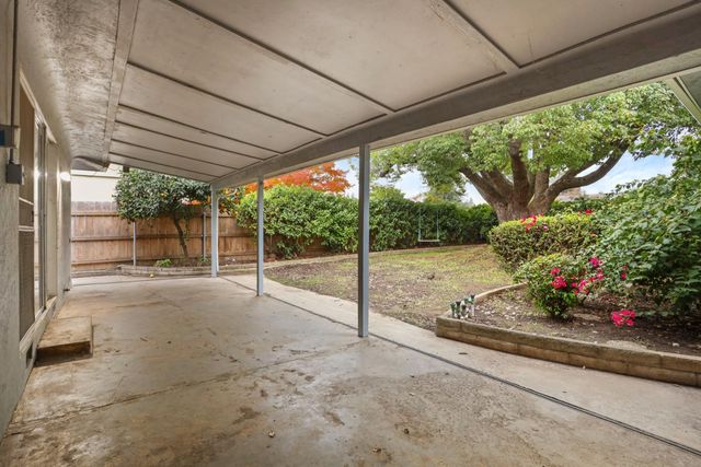 1021 S Mills Ave, Lodi, CA 95242