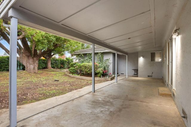 1021 S Mills Ave, Lodi, CA 95242