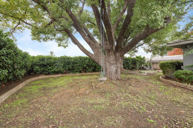 1021 S Mills Ave, Lodi, CA 95242