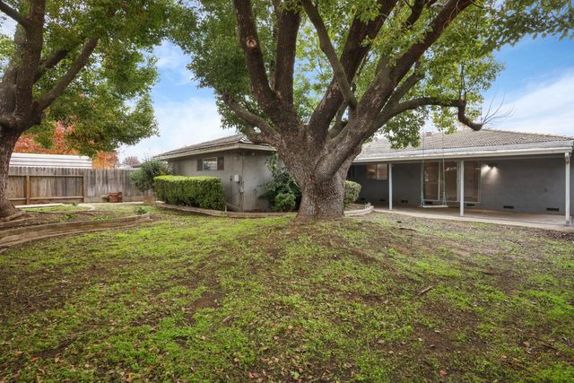 1021 S Mills Ave, Lodi, CA 95242